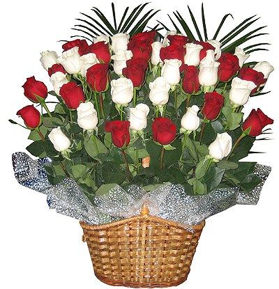 Корзина из красно белых роз - купить с доставкой в Кемерово