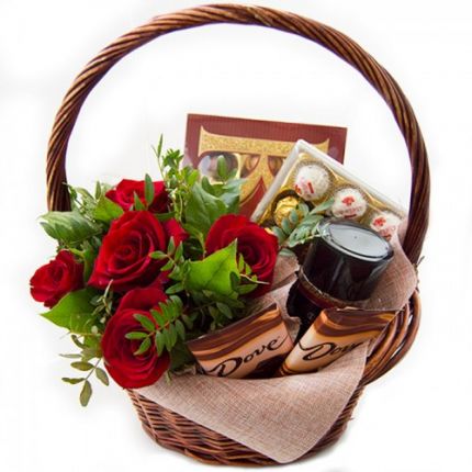 Корзина "Новогодний комплимент" ― Цветы Росcии с доставкой в Кемерово